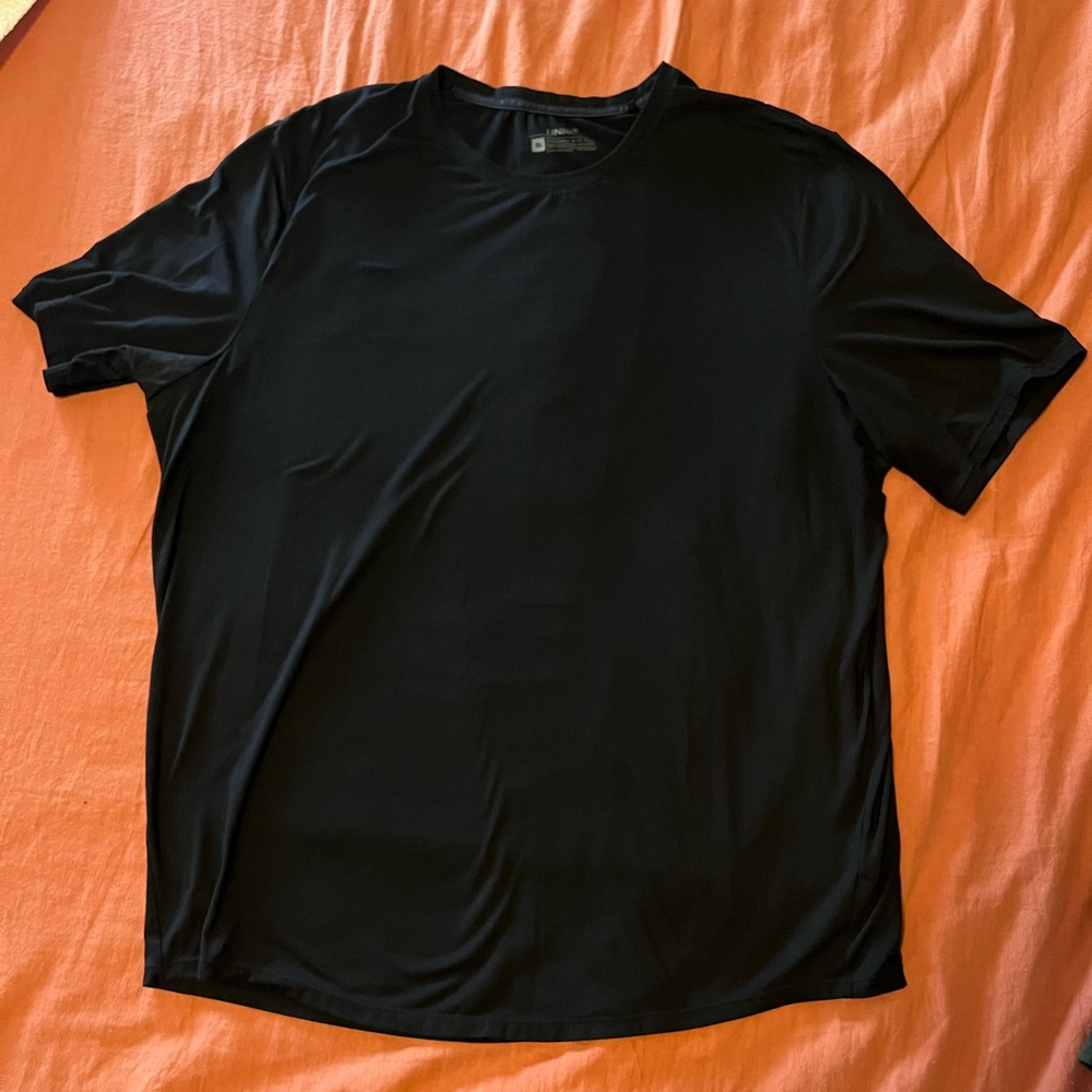 UNRL Short Sleeve T-Shirt. XL